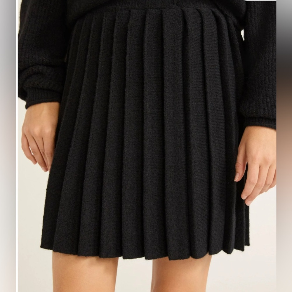 NWT Free Assembly Women’s Pleated Mini Sweater Skirt
